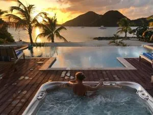 Luxurious Beachfront Villa Jolly Harbour - 尼维斯