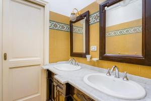 The British Corner, Central Cozy Loft with Garden 10 Min From Center