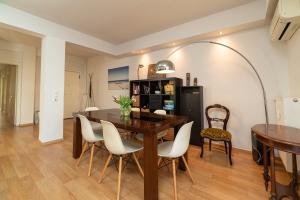 Spacious Apartment Downtown Glyfada