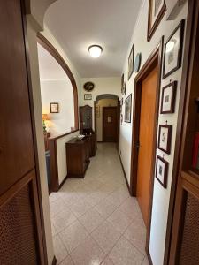 6 people, 3 parking spot, balconies, Metro B