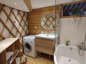 Maisons de vacances Yourte contemporaine : Maison 3 Chambres