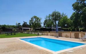 Maisons de vacances Modern 2 Bed Bungalow situated in Rives Villereal : photos des chambres