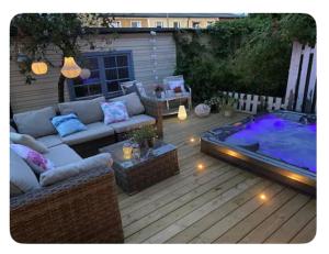 Cozy house with amazing year-around outdoor silver hot tub