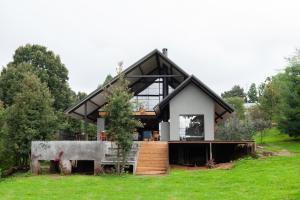 San Simon Retreat with Private Garden and Mountain Views