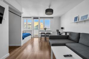 Mokotów Studio - 14th Floor, Balcony - by Rentujemy