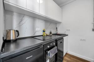 Mokotów Studio - 14th Floor, Balcony - by Rentujemy