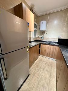 Cozy 2 BDR Apartment In Rehab City