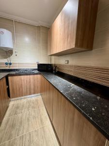Cozy 2 BDR Apartment In Rehab City