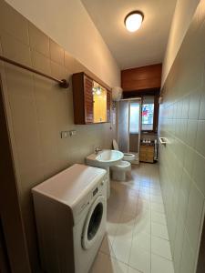 6 people, 3 parking spot, balconies, Metro B