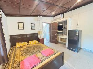 Studio Arambol Escape R-8 by Mukund Sadan Arambol