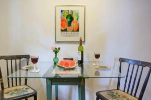 Strandvilla Hubertus Boltenhagen - H2 - Ferienwohnung Apartment Frida Kahlo mit Terrasse mit Meerblick Parkplatz WLAN Küche Garten Grillplatz Waldbaden