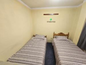 HOSPEDAJE ALVARADO - DOBLE - 101 - Bueno Bonito y Barato