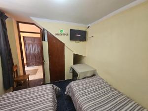 HOSPEDAJE ALVARADO - DOBLE - 101 - Bueno Bonito y Barato