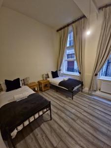 Hollowstone Place, Spacious 2 Bed, City Centre NG1, Sleeps 6,Free Parking