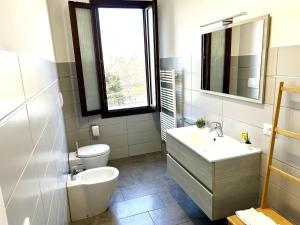 Lovely Bridge View Apartment Close to Padua City Center