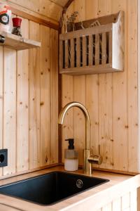 CRASHNSTAY - Juffrouw Jansen