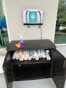 Resort Family Apartment 3 Beds with Kitchenette & pool views ,Free Disney parks shuttle