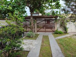 Casa na Boraceia, 100 M praia c roupas cama e banho