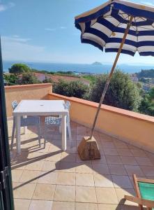 Bilocale con terrazzo vista mare