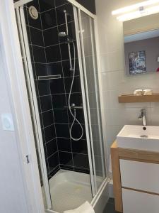 Hotels Cit'Hotel Le Chene Vert : photos des chambres