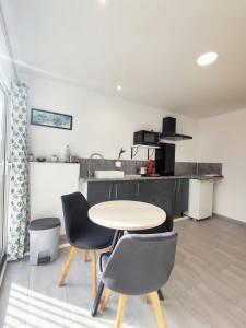 Appartements studio avec terrasse et parking privatif : photos des chambres