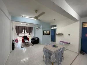 Quiet Corner 3 ROOMS FULL AIRCOND & NETFLIX by EZYROOM MELAKA - Kampong Sungai Putat