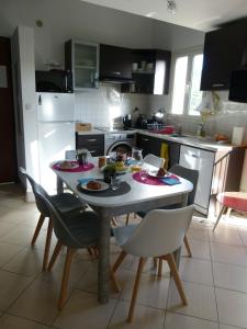 T3 Duplex tout confort - piscine - proche plage - 6 personnes