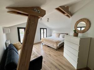 Villas Villa Gaia - 2 suites lits King size et salles de bain privatives - parking prive - 10 minutes Eurexpo - Aeroport - Groupama Stadium : photos des chambres