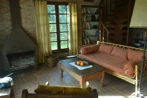 Cálida y amplia casa a pasos del bosque, la laguna y el río - 卡梅隆