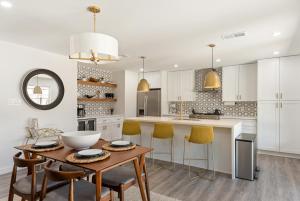 5 Mi to UT Home with Outdoor Entertainment Area!