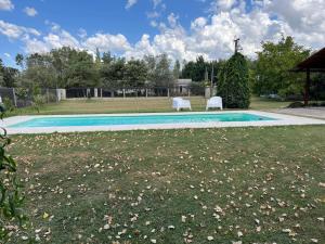 Casa estilo campo con parque y pileta