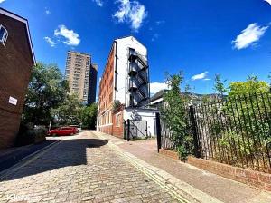 Aylward queen street apartments S14 near city centre and Gunwharf Quays