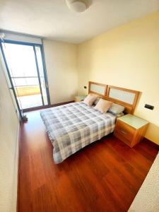 Las Marinas, apartamento muy amplio cerca de playa Poniente