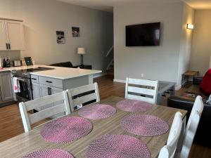 2BD 2BR Downtown Westchester Sleeps 2 to 6