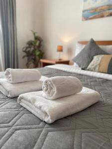 St Julians Cute Holiday Apartment with side seaview