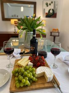 St Julians Cute Holiday Apartment with side seaview