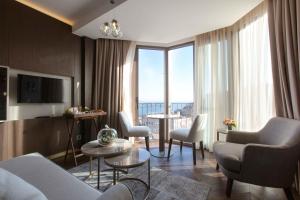 Sea View Junior Suite room in Noble22 Suites-Special Category