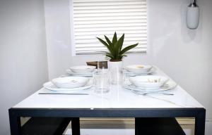 Cozy Cafe, Walk to The Mall, 30min to NYC & 5min to EWR