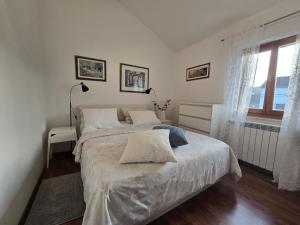 Apartment PARENZANA, little row HOUSE with big green yard in central Istria