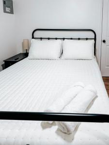 Downtown OS 2bed 1 bath with pool and close to the beach