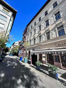 Barbaras Modern Apartment