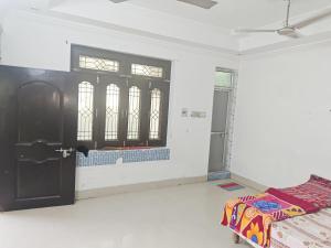 Luxury stay near Arail Ghat