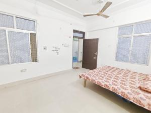 Luxury stay near Arail Ghat