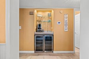 Tilghman Beach & Racquet Club 238-2nd Row-Ocean Drive Section