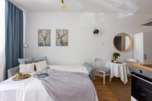 Cozy, modern studio with balcony in Buda