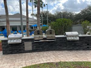 Resort Family Apartment 3 Beds with Kitchenette & pool views ,Free Disney parks shuttle