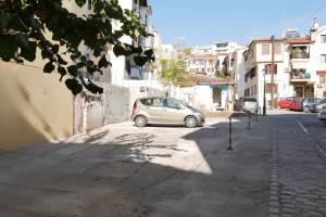 Coral Apartment with free private parking of stayinthess