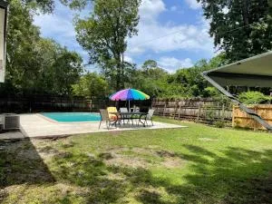 House with Pool Under the Trees Near UF - West Hills