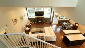 Charming scape by Bear Mountain