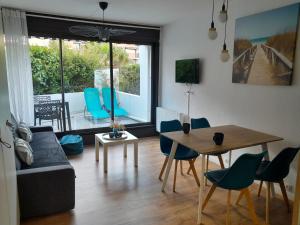 Appartements Joli 2 pieces sur le port avec piscine, terrasse, parking : photos des chambres